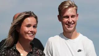 Frenkie De Jong’s Girlfriend Mikky Kiemeney Hilariously Trolls Manchester United Supporter