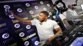 Anthony Joshua Blasts Liverpool Anthem YNWA After Beating Lingard on FIFA