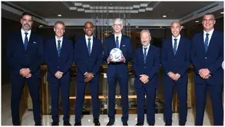 Super Eagles legend Sunday Oliseh arrives in Qatar, spotted with Arsene Wenger for FIFA’s special assignment