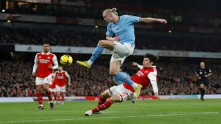 Arsenal seek swift response to take title fight to Man City
