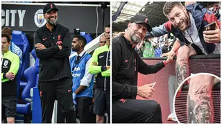 Photo: Footie Fan With Tattoo of Jurgen Klopp’s Face on His Leg Gets Autograph From Liverpool Coach