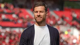 Bayer Leverkusen Coach Xabi Alonso Rolls Back the Years With Pinpoint Passes in Training, Video