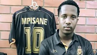 Royal AM’s Andile Mpisane Shows Off His Soccer Skills, Fans Aren’t Impressed With the Chairman’s Performance