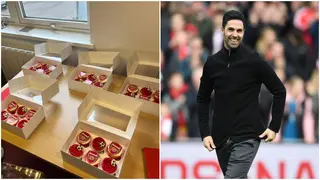 Arteta gives journalists cupcakes ahead of Arsenal Leeds presser
