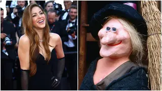 Watch how Shakira places a witch mannequin pointing at Pique's mother's house