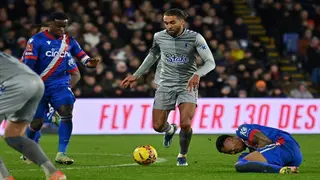 Calvert-Lewin sent off as Everton hold Palace in FA Cup