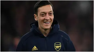 Ozil sends classy message to Arsenal in Premier League title race