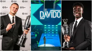 Davido skriver historie etter å ha opptrådt Unavailable på PFA Awards