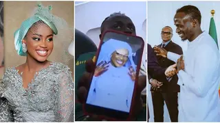 Sadio Mane Proudly Shows 18 Year Old Wife's Photo on Phone to Teammates En Route to AFCON