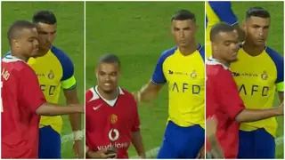 Ronaldo takes selfie with pitch invader wearing United kit while losing heavily to Benfica, Video