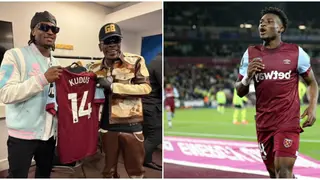 Mohammed Kudus: Stonebwoy Fan Meets Fierce Rival Shatta Wale, Gifts Him West Ham Jersey in New Video