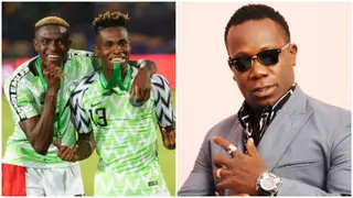 Super Eagles players sing along to Duncan Mighty's song in team bus, video