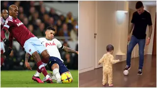 Tottenham defender slide tackles his 1 year old son during lovely kick-about