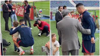 Lovely Moment as Cristiano Ronaldo Stops Training to Take Pictures With a Fan