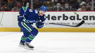 Elias Pettersson's net worth, contract, Instagram, salary, house, cars, age, stats, photos