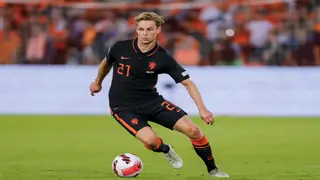 Frenkie de Jong's salary, net worth, contract, Instagram, house, cars, age, stats, transfer news, MAN UNITED
