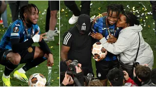 Ademola Lookman Celebrates With His Mother After Atalanta's Europa League Win: Video