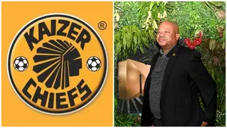 Bobby Motaung: Kaizer Chiefs Football Manager Presents Special Gift to Club’s Shareholder, Video