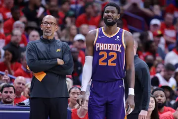 Phoenix Suns' Deandre Ayton and Monty Williams