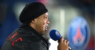Ronaldinho Makes Return to PSG