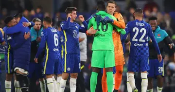 Wojciech Szczesny of Juventus embraces Edouard Mendy of Chelsea at full-time after the UEFA Champions League group H match between Chelsea FC and Juventus at Stamford Bridge on November 23, 2021 in London, England. (Photo by Catherine Ivill/Getty Images)