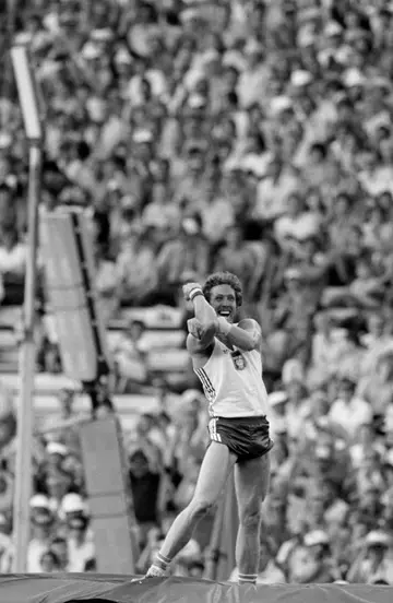 Spasm: Poland's Wladyslaw Kozakiewicz salutes the Moscow crowd after winning the 1980  pole vault  gold