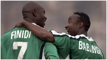 Finidi George conveys his heartfelt condolences to Tijani Babangida after losing his brother and son in a car accident. Photo: Olivier Morin.