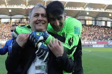 Dragan Skocic (L) with Iran goalkeeper Alireza Beiranvand after playing Lebanon in March
