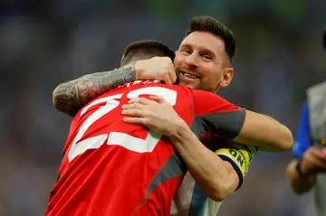 Emiliano Martinez celebrated with Lionel Messi