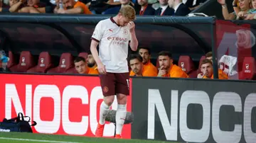 Kevin De Bruyne reacts as he leaves the game with an injury during the Premier League match between Burnley FC and Manchester City at Turf Moor. Photo by Copa.