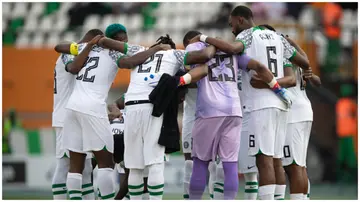 Nigeria players form a pre-match huddle prior to the CAF Africa Cup of Nations group stage match against Guinea-Bissau. Photo: Visionhaus.