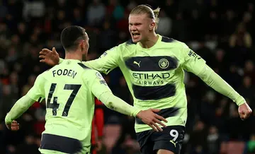 Manchester City's Erling Haaland (R) celebrates with Phil Foden