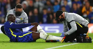 Romelu Lukaku of Chelsea receives medical treatment during the UEFA Champions League group H match between Chelsea FC and Malmo FF at Stamford Bridge on October 20, 2021 in London, England. (Photo by Clive Rose/Getty Images)