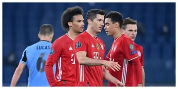 Defending champions Bayern Munich record emphatic away win to Lazio