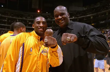 Kobe and Shaq show their rings