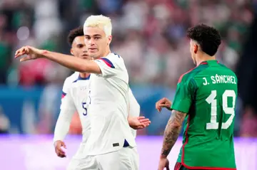 Giovanni Reyna (center) is set to return to the United States national team after talks with head coach Gregg Berhalter