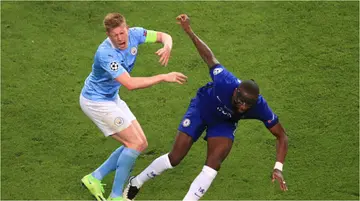 Top European Manager ‘Attacks’ Chelsea Star and Says He Deserved Red Card for Collision With De Bruyne