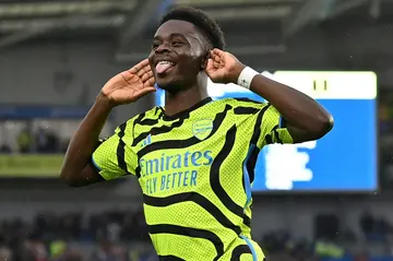 Bukayo Saka struck to help Arsenal move back top of the Premier League