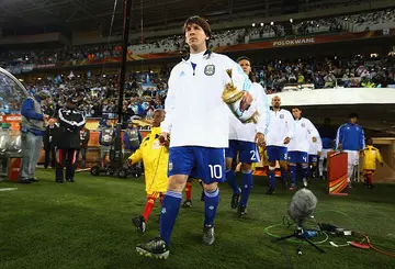 Lionel Messi, 2010 World Cup, Argentina vs Greece, Diego Maradona, Juan Veron