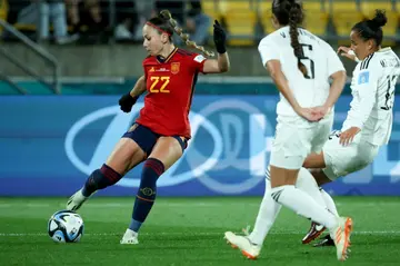 Spain forward Athenea del Castillo passes the ball in the match against Costa Rica