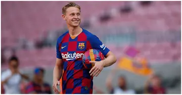 Barcelona ace Frenkie de Jong walks onto the pitch as he is unveiled at Camp Nou stadium on July 05, 2019 in Barcelona. Photo by Eric Alonso.