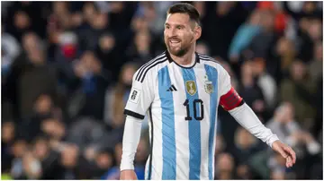 Lionel Messi smiles during a match between Argentina and Ecuador as part of FIFA World Cup 2026 Qualifiers at Estadio Mas Monumental Antonio Vespucio Liberti. Photo by Manuel Cortina.