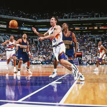 Steve Nash is one of the best white nba players of the 2000s