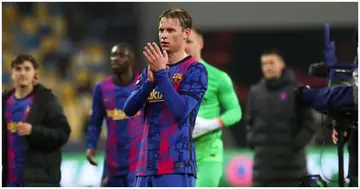 Frenkie de Jong of FC Barcelona applauds during the Group E - UEFA Champions League match between Dinamo Kyiv and FC Barcelona at the NSC Olimpiyskiy. Photo by Andrey Lukatsky.
