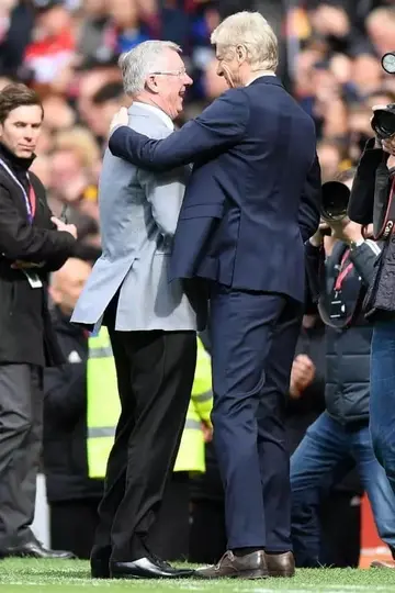 Alex Ferguson honours outgoing Arsenal Manager before Premier League kickoff
