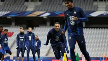 Cristiano Ronaldo, Kylian Mbappe, acrobatic goal, bicycle kick, France, training