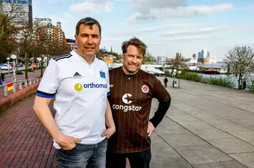 Justus (R) and Ansgar are hosts of the "Freibeuter und Pfeffersack" podcast which focuses on both Hamburg and St Pauli