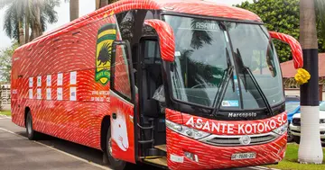 Asante Kotoko's bus parked at the Manhyia palace in Kumasi. Credit: @AsanteKotoko_SC