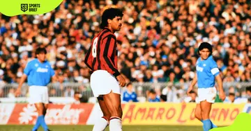 AC Milan's football player, Frank Rijkaard in a match against Napoli's players
