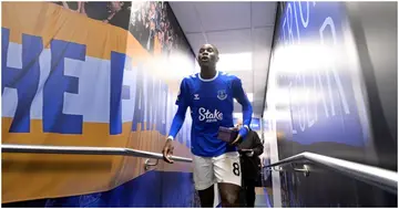 Amadou Onana, Everton, singing, Sean Dyche